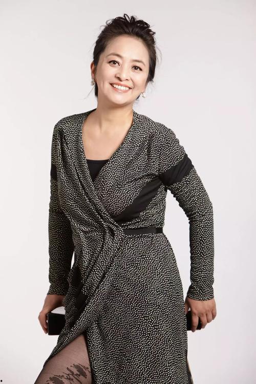 李勤勤二婚爆料视频大全,揭秘娱乐圈婚姻真相与心路历程  第2张 李勤勤二婚爆料视频大全,揭秘娱乐圈婚姻真相与心路历程  第2张